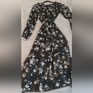 Banana Republic LIKE NEW black and white maxi dress